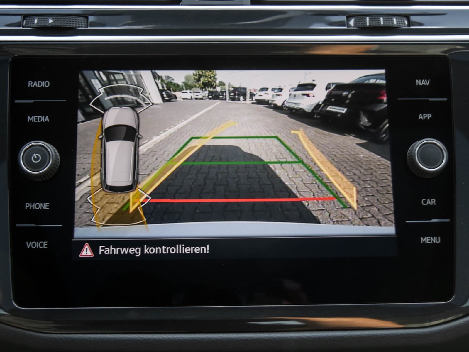 Volkswagen Tiguan 2.0 R-LINE 4X4 PANO AHK CAM ACC LM20 NAVI