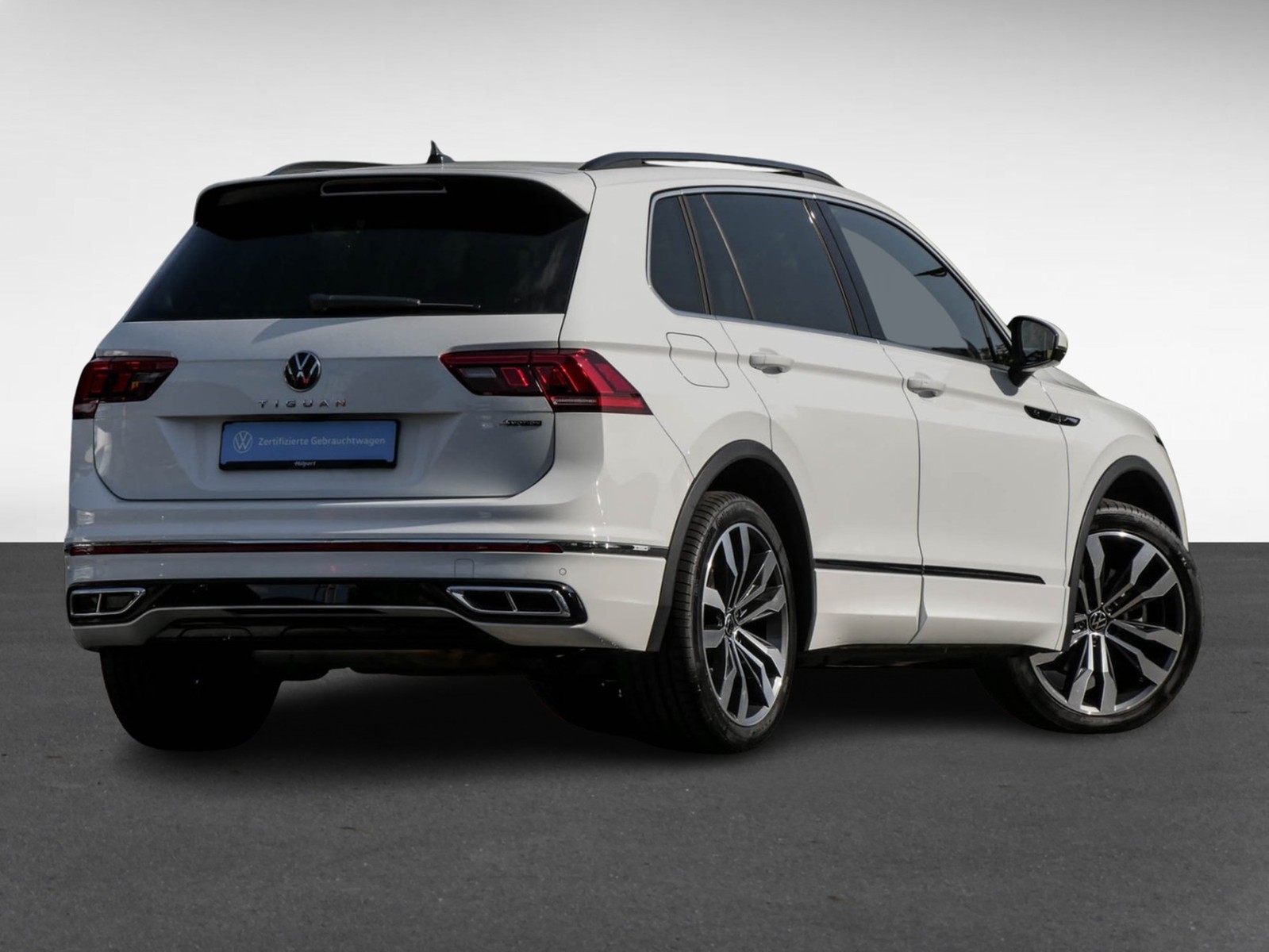 Volkswagen Tiguan 2.0 R-LINE 4X4 PANO AHK CAM ACC LM20 NAVI