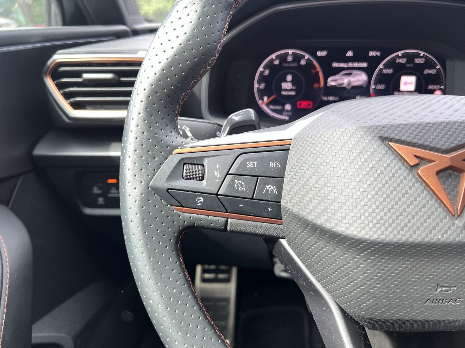 Cupra Leon 2.0 VZ AHK CAM ACC LM19 NAVI CARPLAY