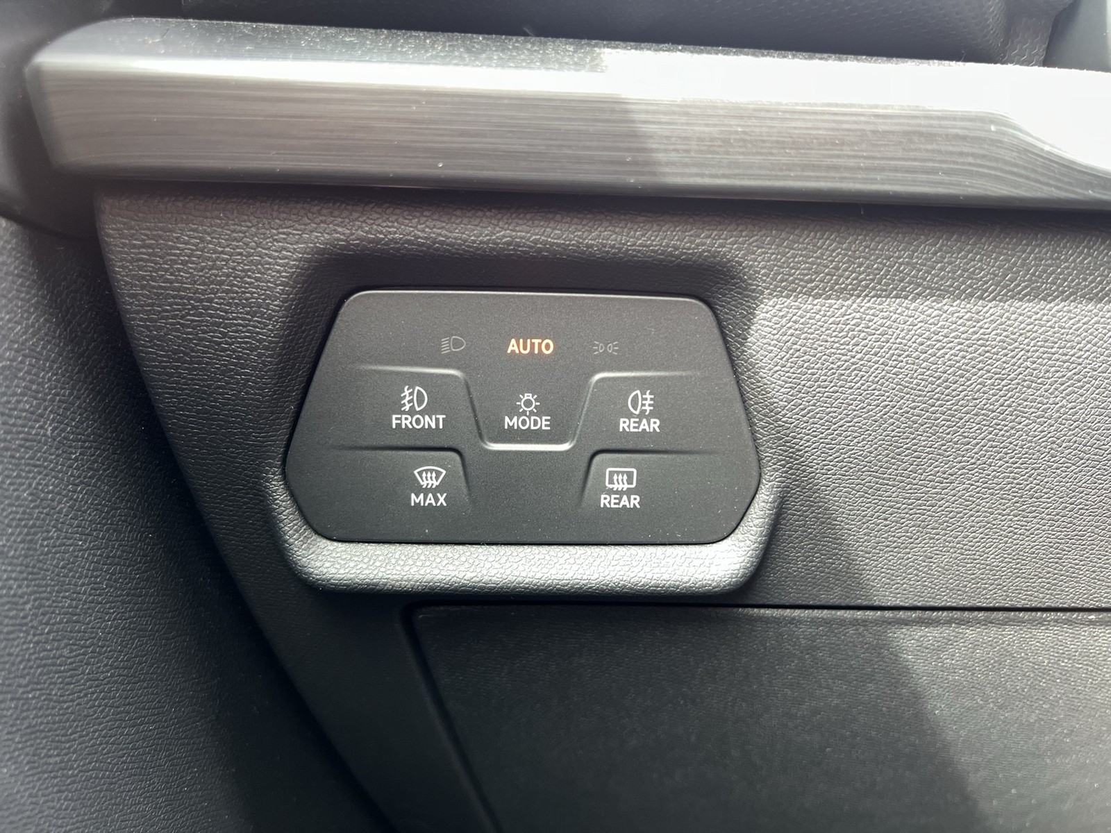 Cupra Leon 2.0 VZ AHK CAM ACC LM19 NAVI CARPLAY