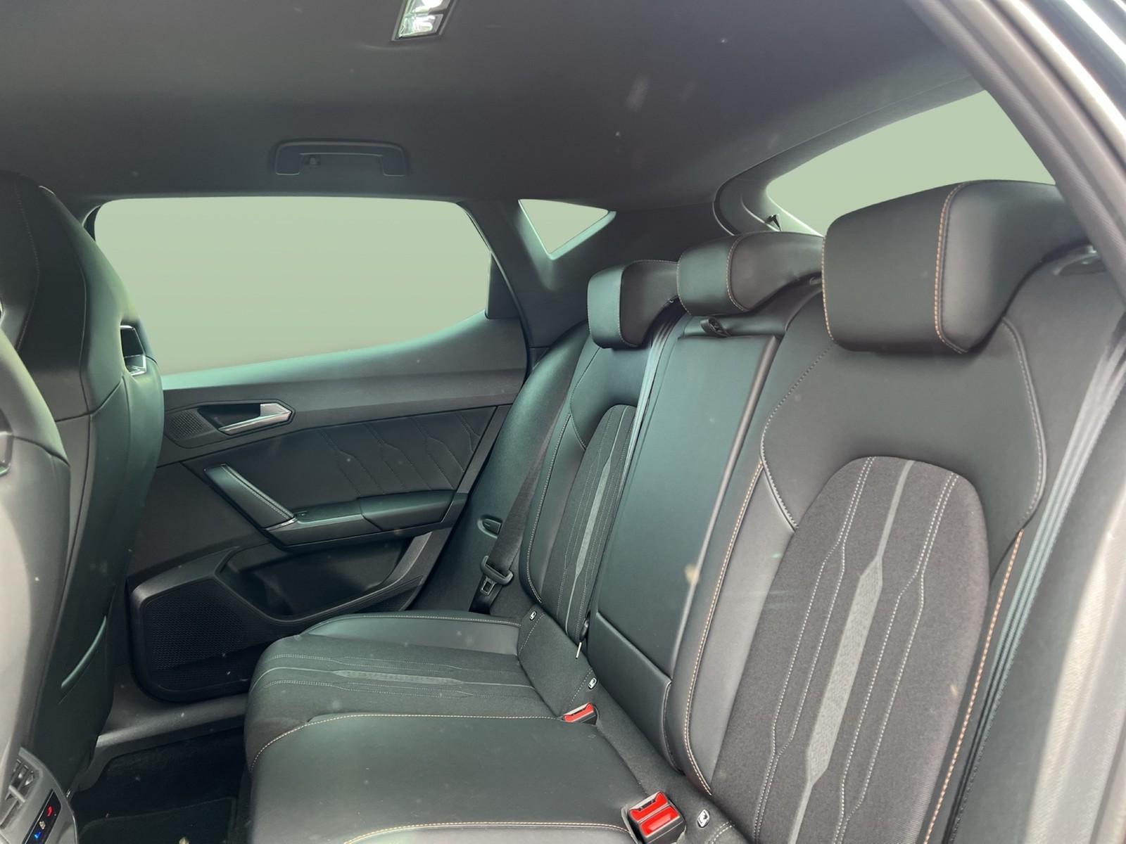 Cupra Leon 2.0 VZ AHK CAM ACC LM19 NAVI CARPLAY