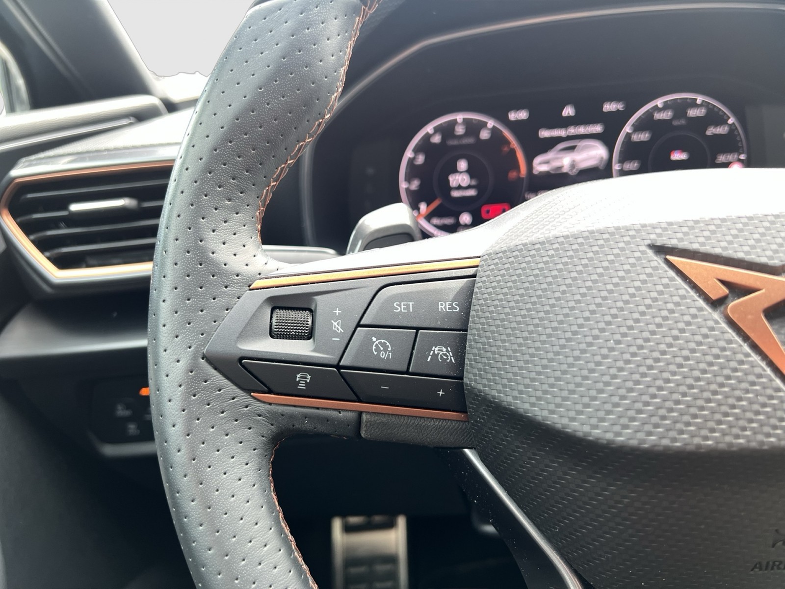 Cupra Leon ST 2.0 VZ CAM ACC LM19 NAVI CARPLAY