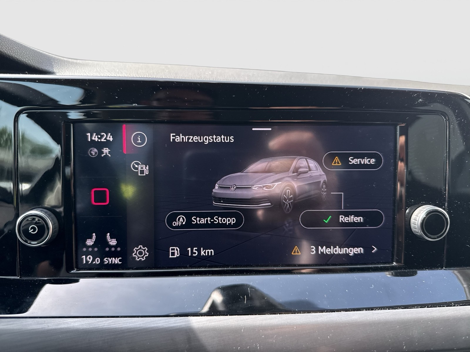Volkswagen Golf VIII 1.5 eTSI STYLE CAM ACC LM17 CARPLAY