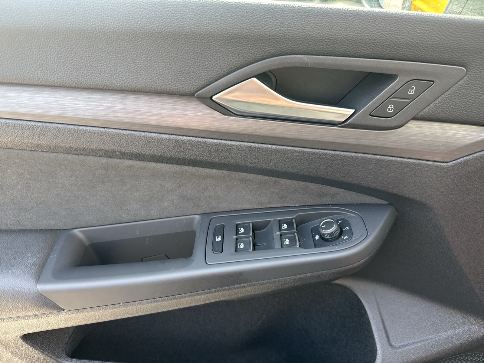 Volkswagen Golf VIII 1.5 eTSI STYLE CAM ACC LM17 CARPLAY