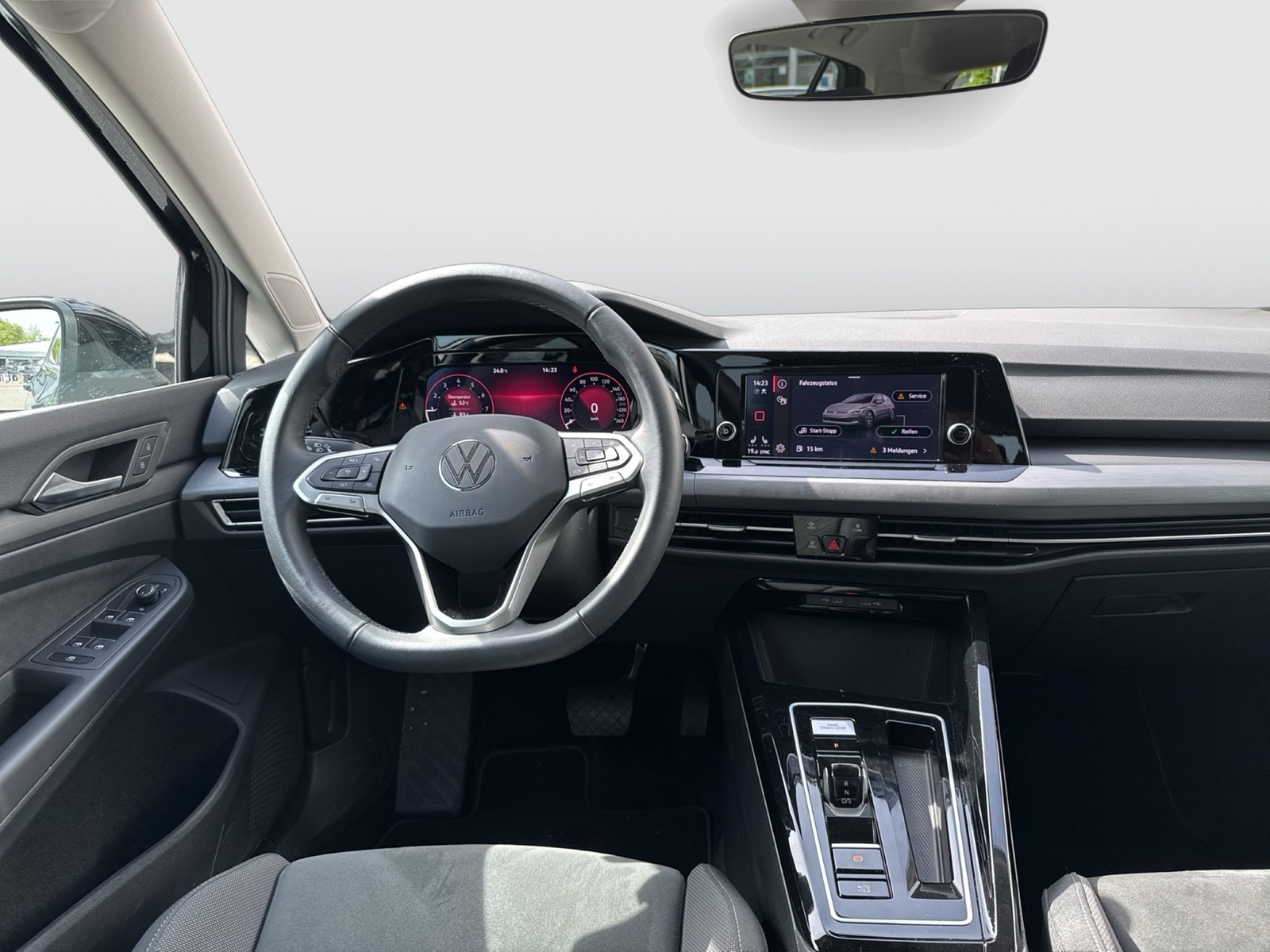 Volkswagen Golf VIII 1.5 eTSI STYLE CAM ACC LM17 CARPLAY