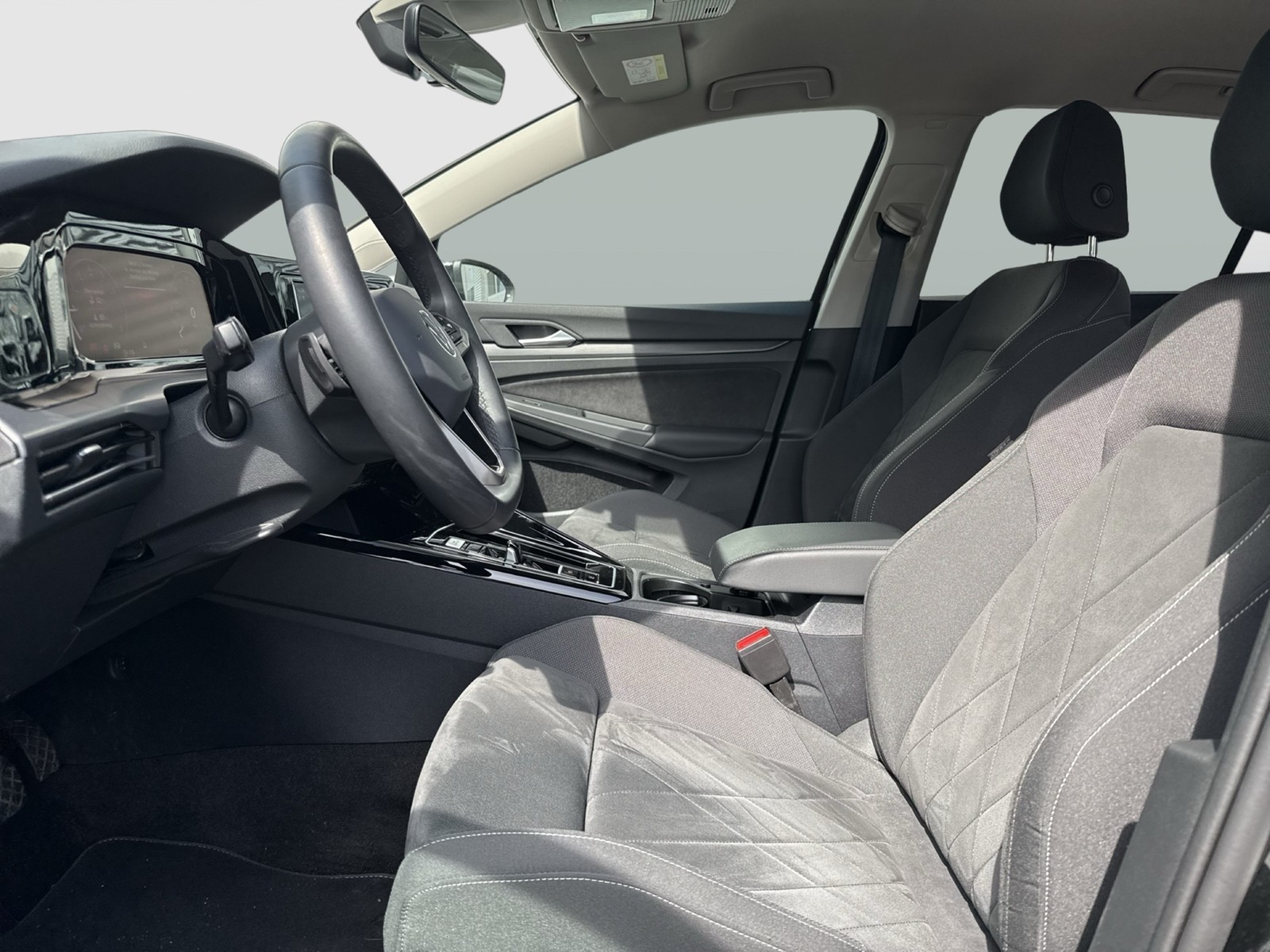 Volkswagen Golf VIII 1.5 eTSI STYLE CAM ACC LM17 CARPLAY
