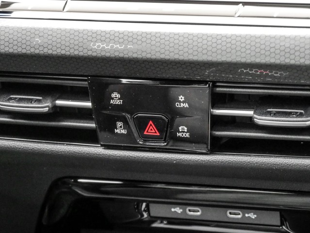 Volkswagen Golf VIII 2.0 GTI BLACKSTYLE CAM ACC LM18 MATRIX