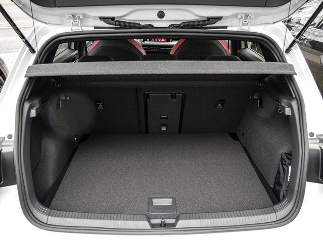 Volkswagen Golf VIII 2.0 GTI BLACKSTYLE CAM ACC LM18 MATRIX