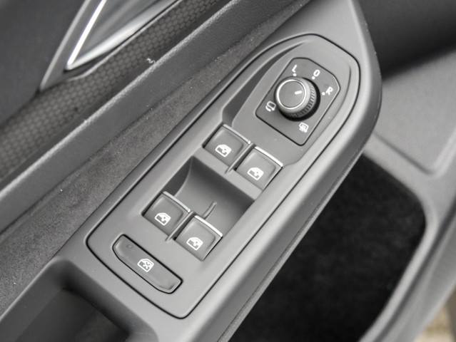 Volkswagen Golf VIII 2.0 GTI BLACKSTYLE CAM ACC LM18 MATRIX