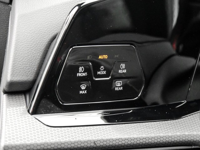 Volkswagen Golf VIII 2.0 GTI BLACKSTYLE CAM ACC LM18 MATRIX