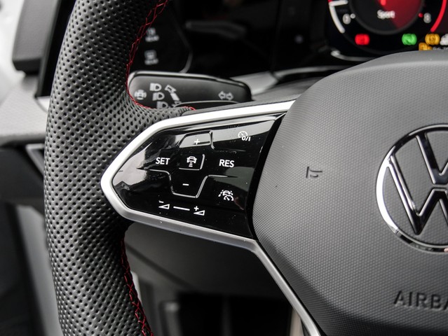 Volkswagen Golf VIII 2.0 GTI BLACKSTYLE CAM ACC LM18 MATRIX