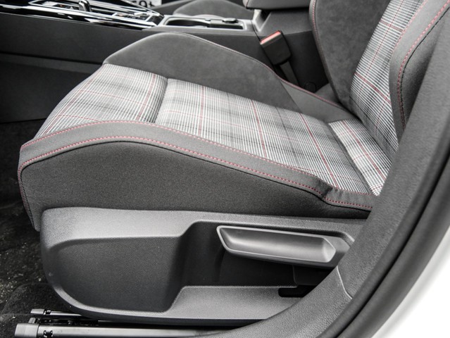 Volkswagen Golf VIII 2.0 GTI BLACKSTYLE CAM ACC LM18 MATRIX