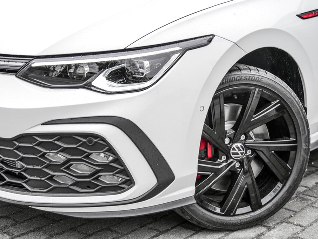 Volkswagen Golf VIII 2.0 GTI BLACKSTYLE CAM ACC LM18 MATRIX