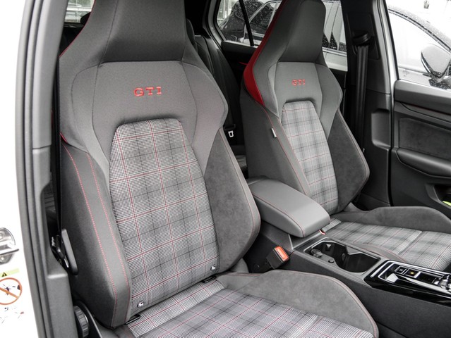 Volkswagen Golf VIII 2.0 GTI BLACKSTYLE CAM ACC LM18 MATRIX