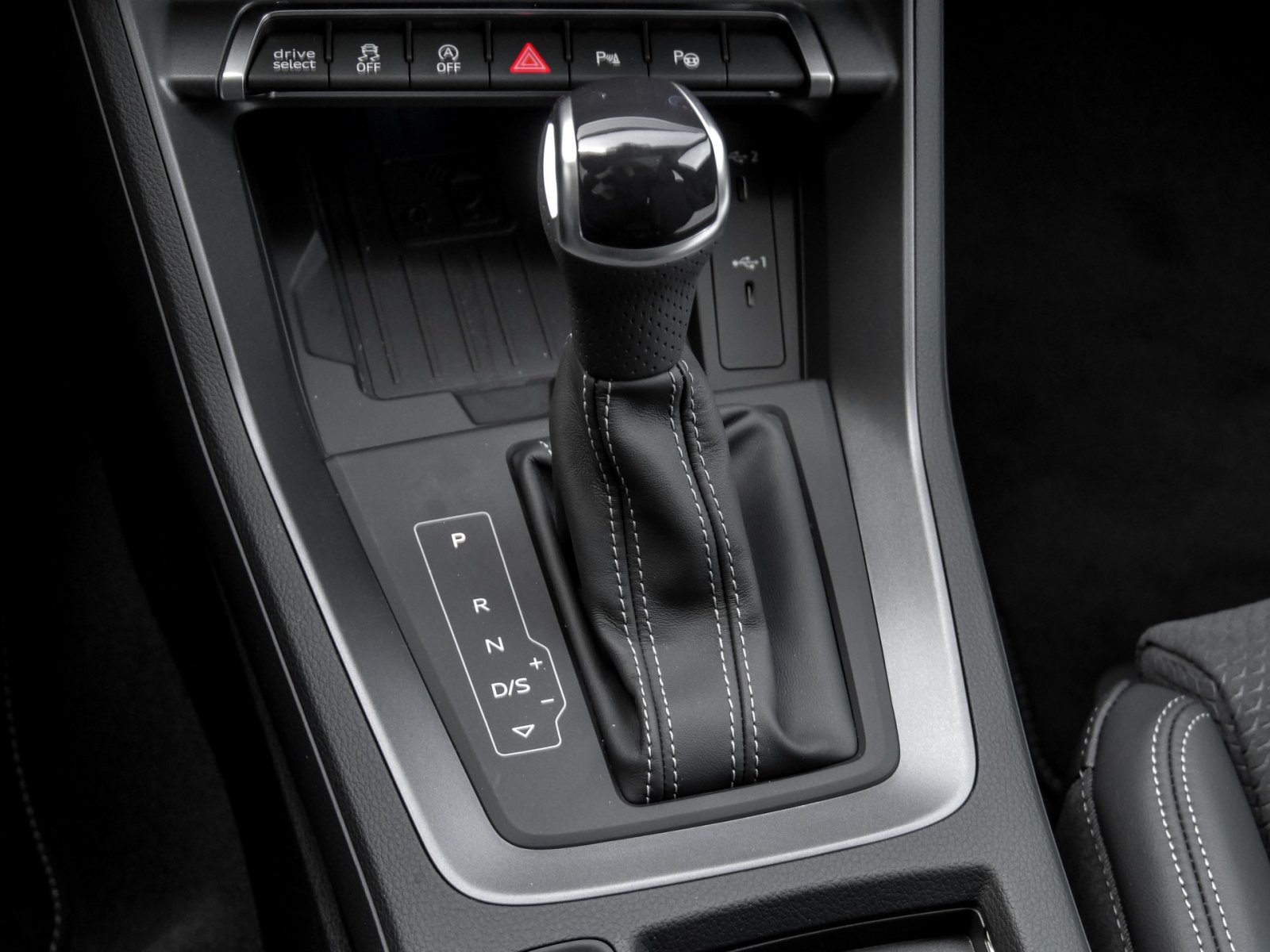 Audi Q3 40 TDI quattro S tronic S Line AHK+Pano+Carbon+SONOS+MatrixLED+