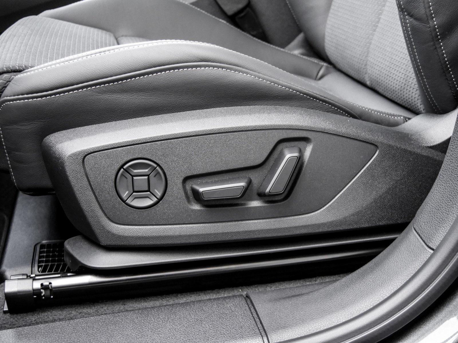 Audi Q3 40 TDI quattro S tronic S Line AHK+Pano+Carbon+SONOS+MatrixLED+