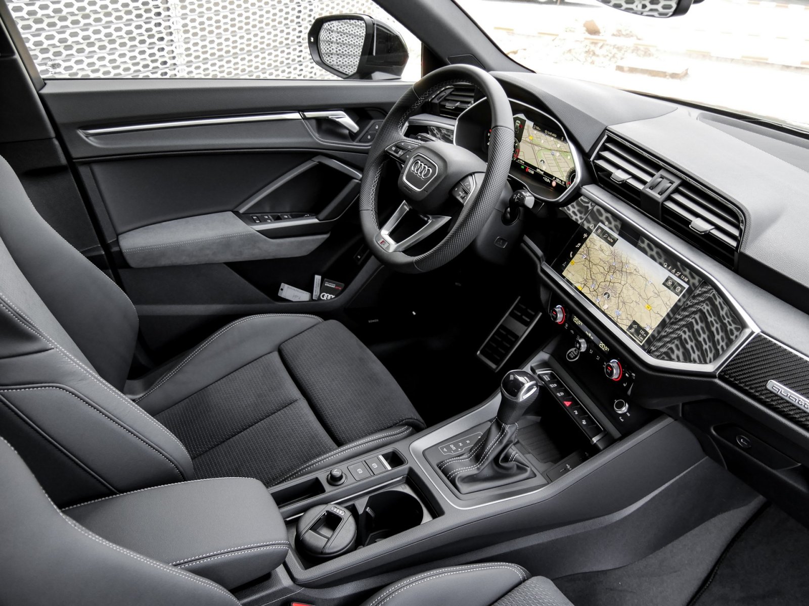 Audi Q3 40 TDI quattro S tronic S Line AHK+Pano+Carbon+SONOS+MatrixLED+