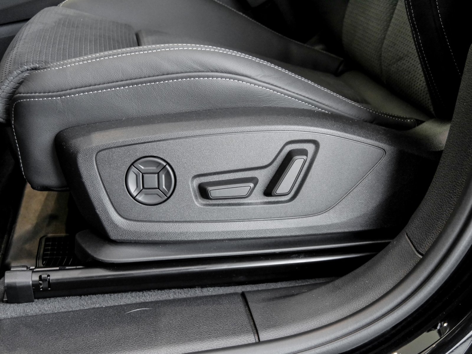 Audi Q3 40 TDI quattro S tronic S Line AHK+Assistenzpaket+Pano+Carbon+SONOS