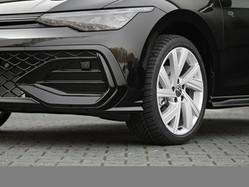 Volkswagen Golf VIII 1.5 eTSI R-LINE FACELIFT CAM ACC LM18