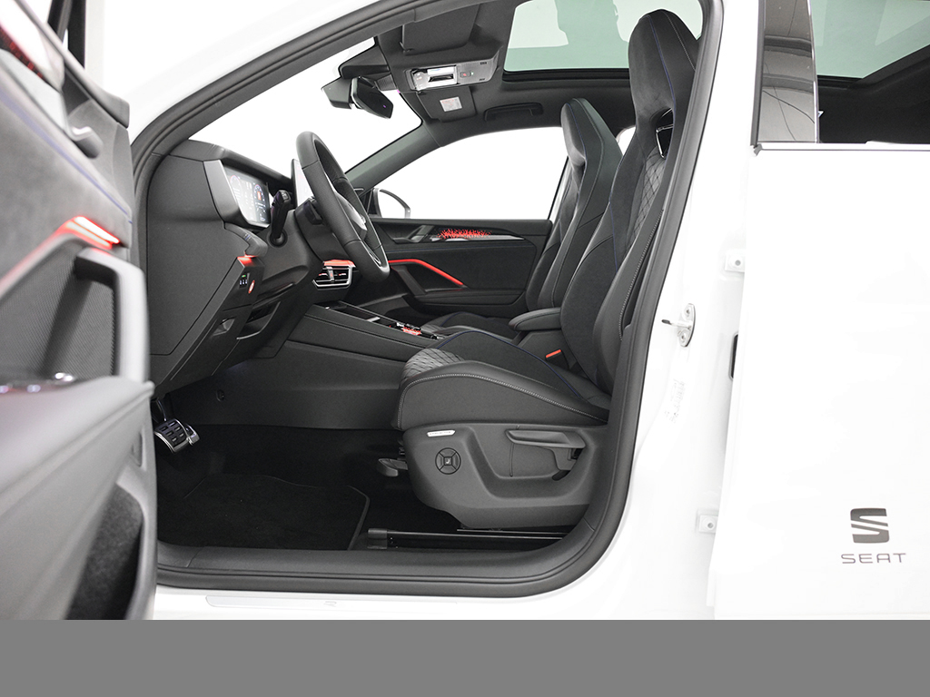 Volkswagen Tayron 2.0 R-LINE 4MOTION DSG PANO AHK STANDHZG