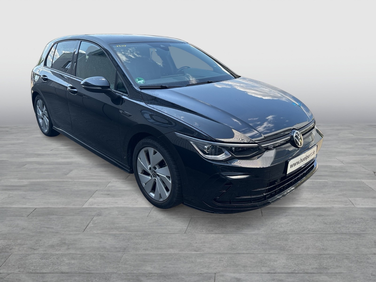 Volkswagen Golf VIII 1.5eTSI R-LINE BLACKSTYLE AHK CAM LM18