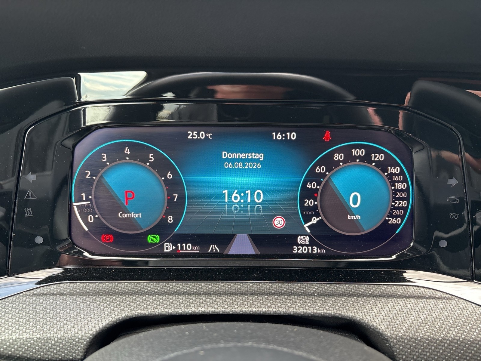 Volkswagen Golf VIII 1.5eTSI R-LINE BLACKSTYLE AHK CAM LM18