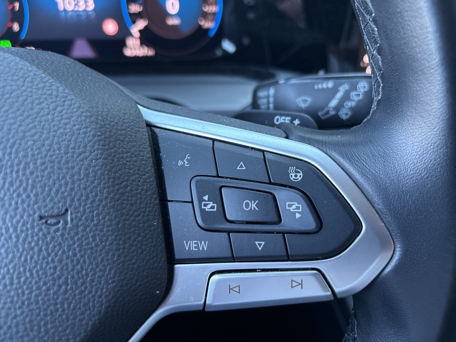 Volkswagen Golf VIII 2.0 STYLE CAM ACC LM17 NAVI LED+