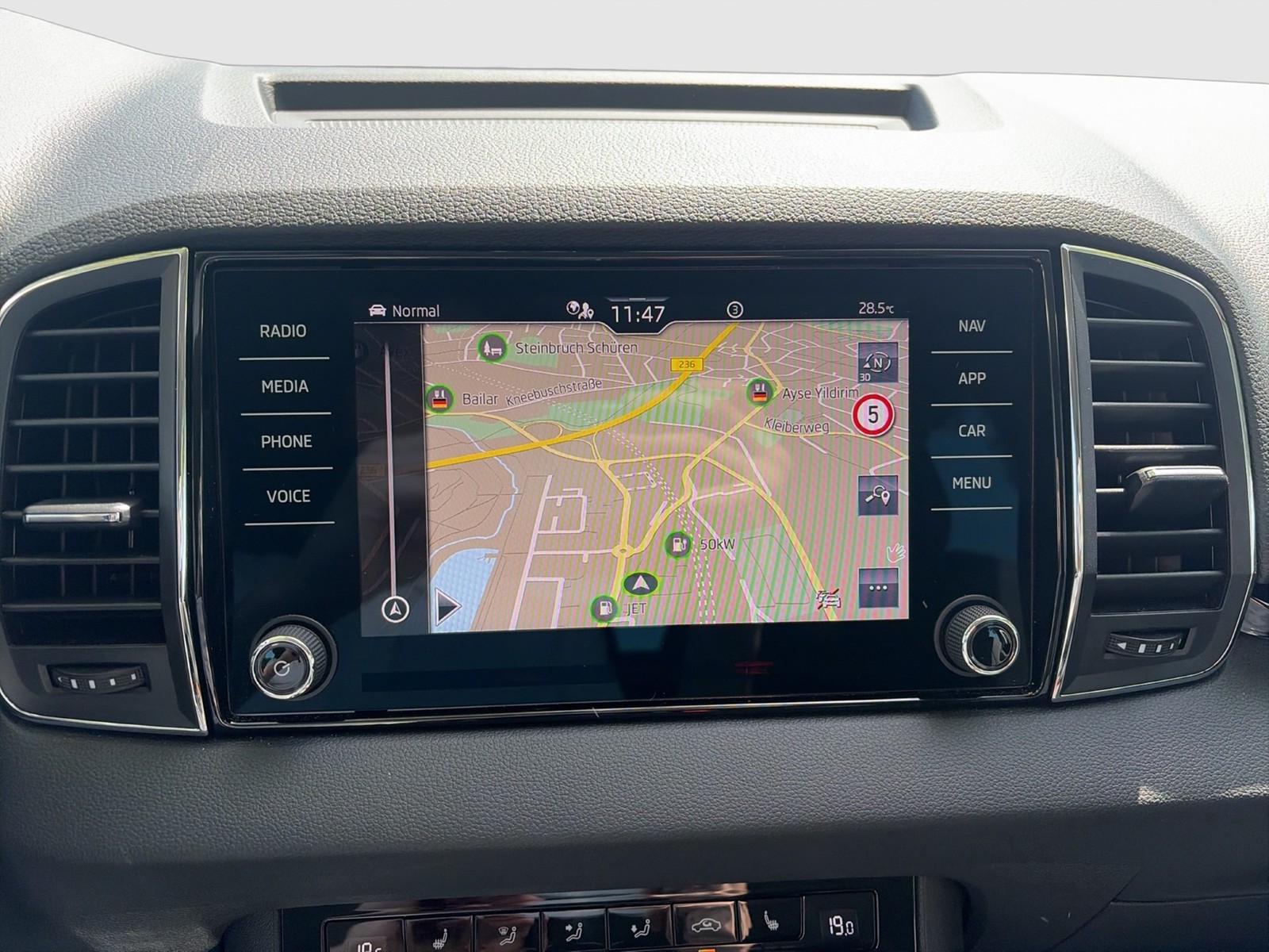 Skoda Karoq 1.5 TOUR AHK CAM ACC MATRIX E-KLAPPE NAVI
