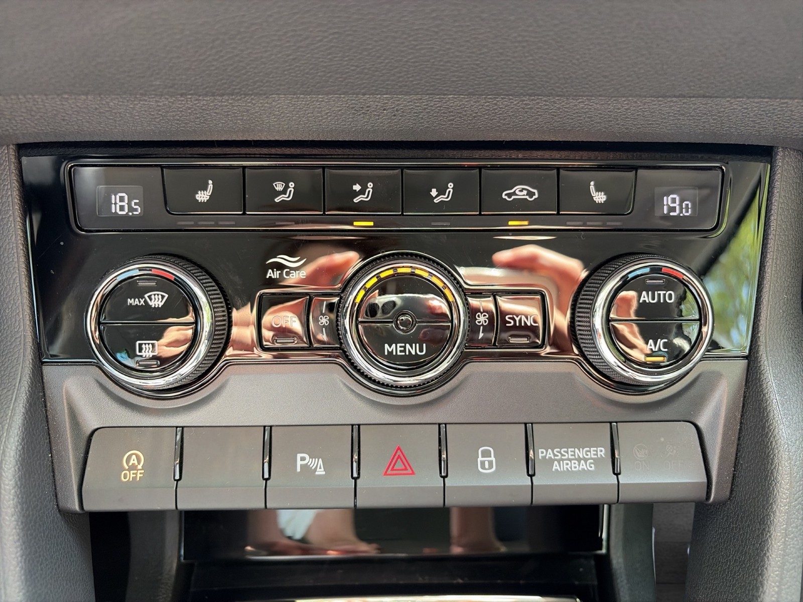 Skoda Karoq 1.5 TOUR AHK CAM ACC MATRIX E-KLAPPE NAVI