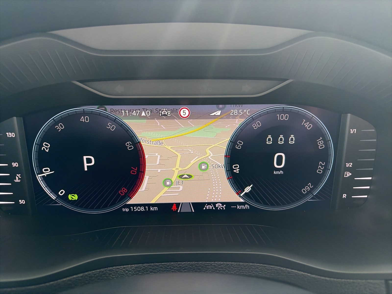 Skoda Karoq 1.5 TOUR AHK CAM ACC MATRIX E-KLAPPE NAVI