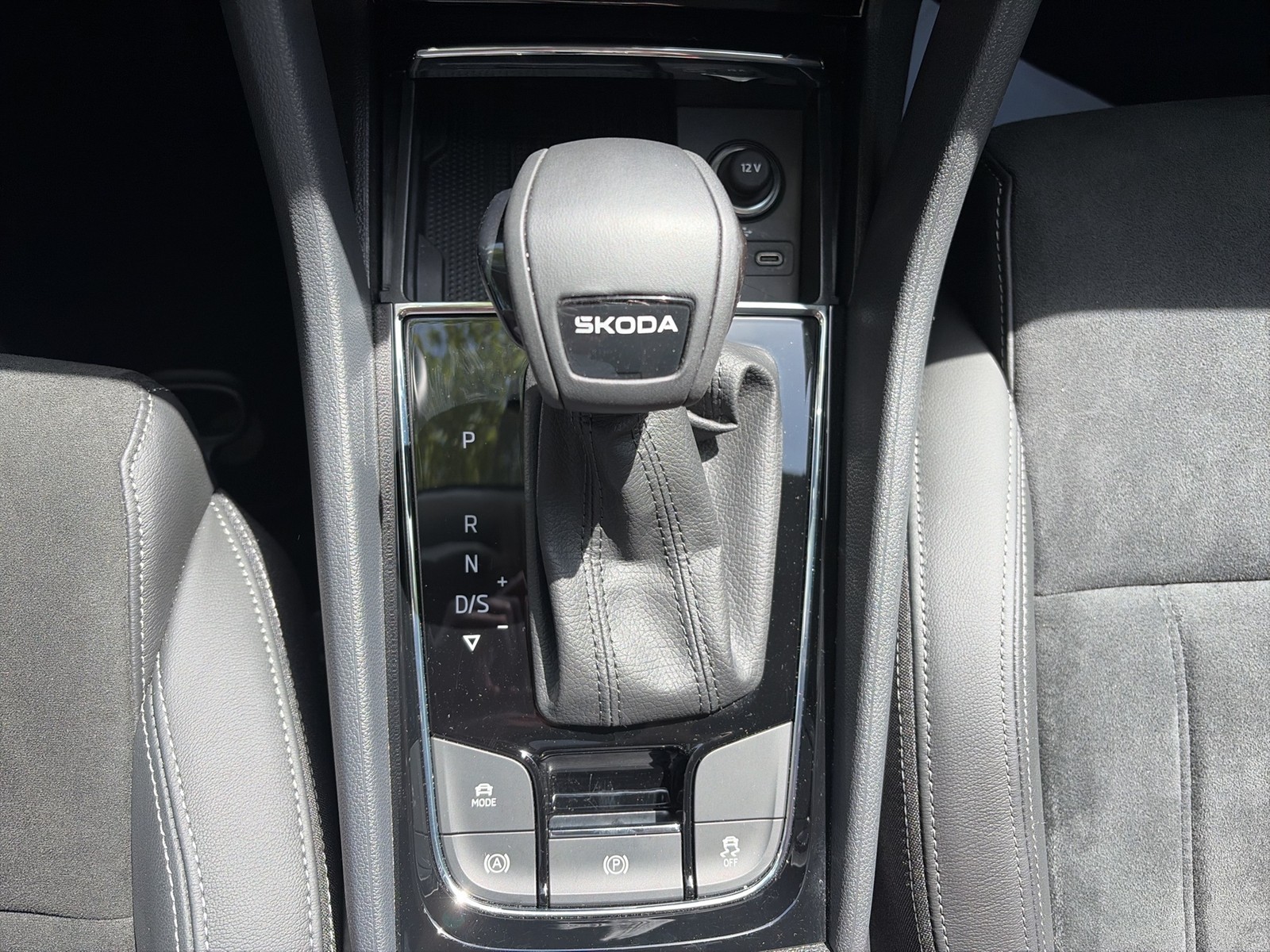 Skoda Karoq 1.5 TOUR AHK CAM ACC MATRIX E-KLAPPE NAVI