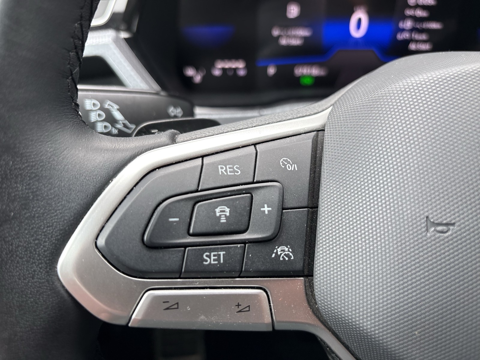 Volkswagen Touran 1.5 ACTIVE DYNAUDIO AHK CAM ACC LM17 NAVI