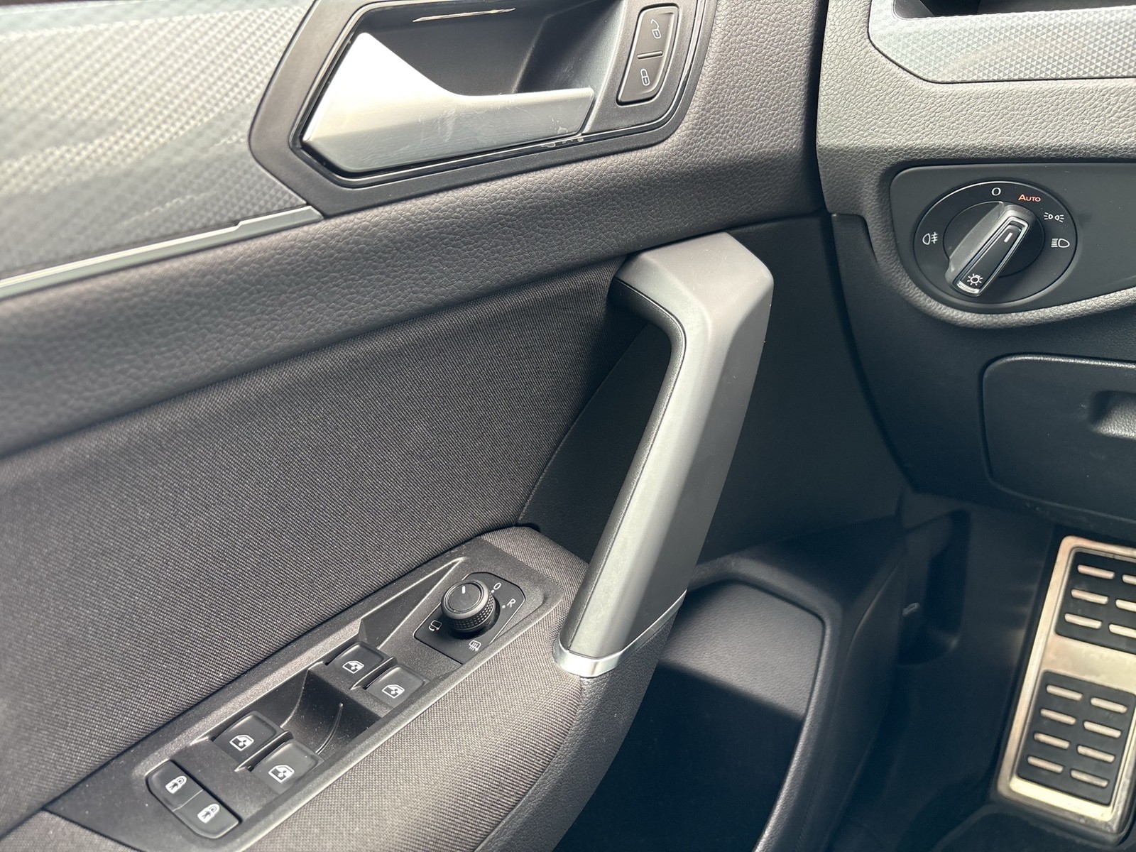 Volkswagen Touran 1.5 ACTIVE DYNAUDIO AHK CAM ACC LM17 NAVI