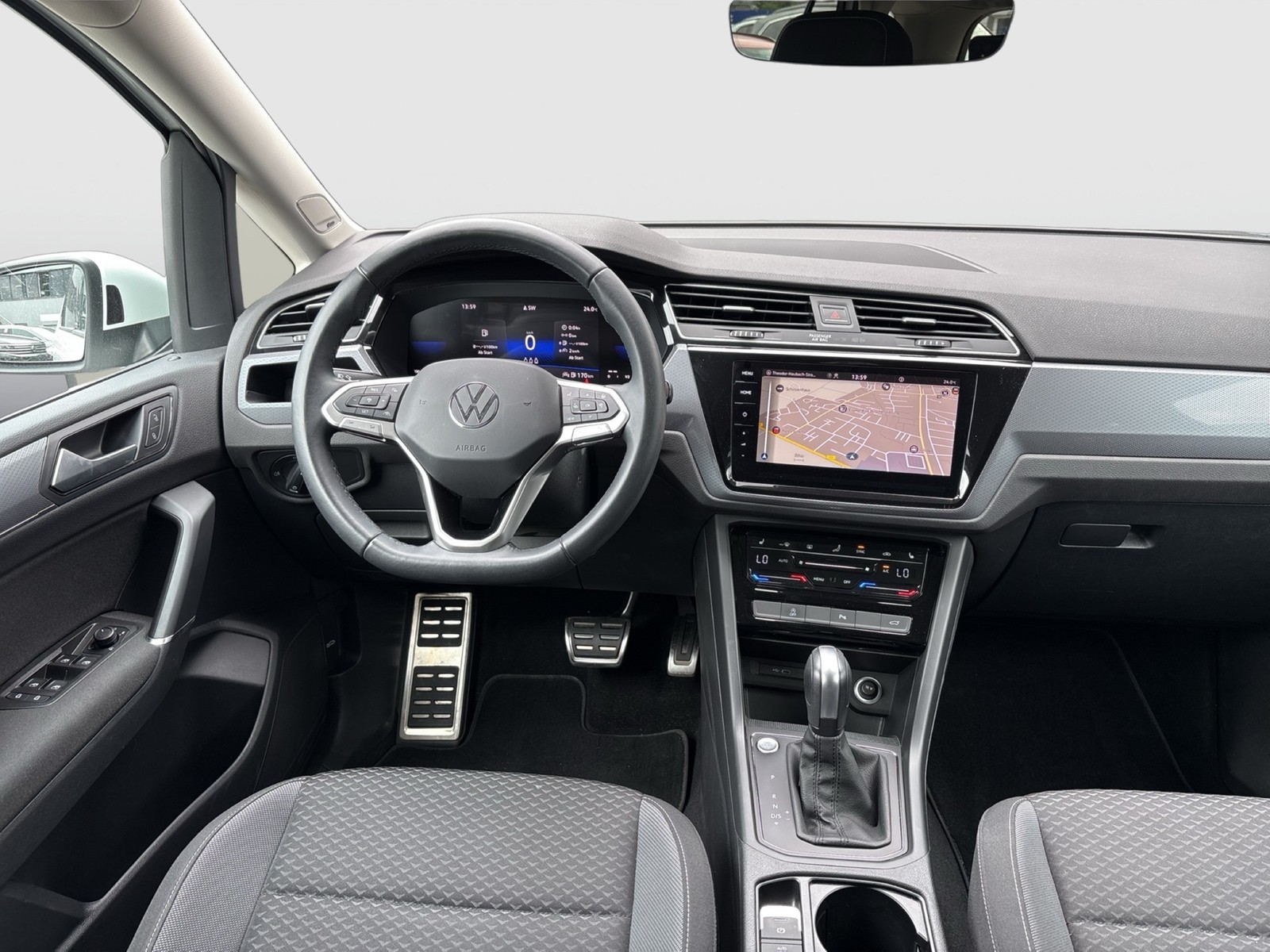 Volkswagen Touran 1.5 ACTIVE DYNAUDIO AHK CAM ACC LM17 NAVI
