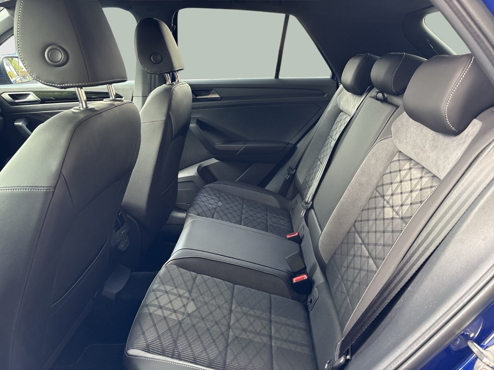 Volkswagen T-Roc 1.5 R-LINE AHK KAMERA ACC MATRIX NAVI