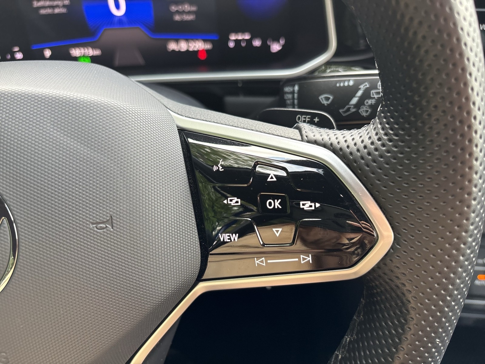 Volkswagen T-Roc 1.5 R-LINE AHK KAMERA ACC MATRIX NAVI