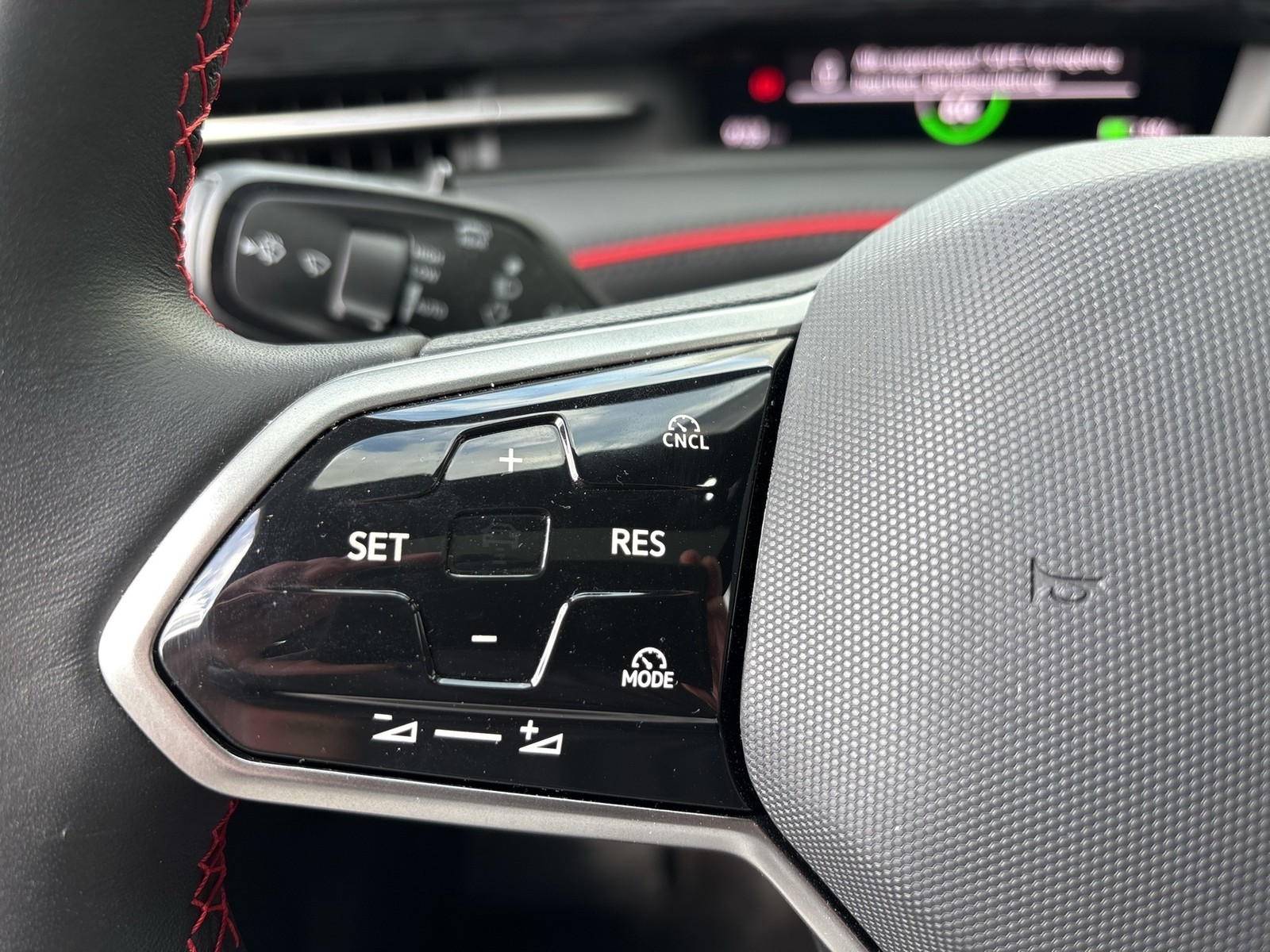 Volkswagen ID.7 Tourer GTX 4X4 WÄRMEPUMPE PANO AHK 360°CAM