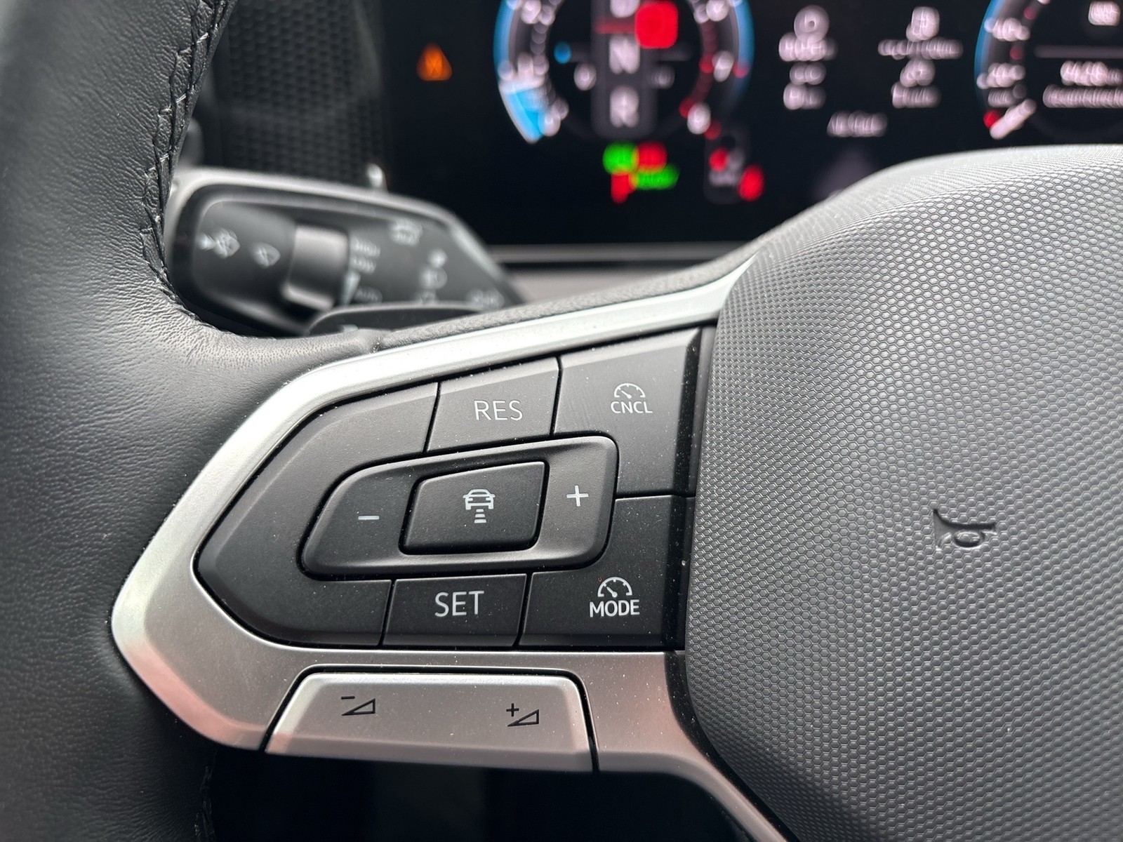 Volkswagen Tiguan 1.5 eTSI LIFE AHK CAM ACC NAVI CARPLAY