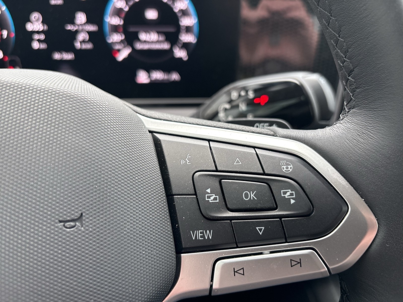 Volkswagen Tiguan 1.5 eTSI LIFE AHK CAM ACC NAVI CARPLAY
