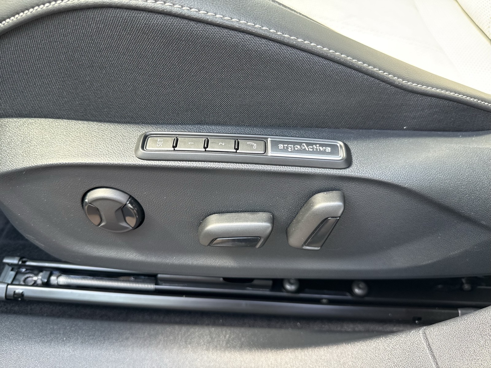 Volkswagen ID.7 PRO WÄRMEPUMPE HARMAN KARDON AHK 360CAM ACC