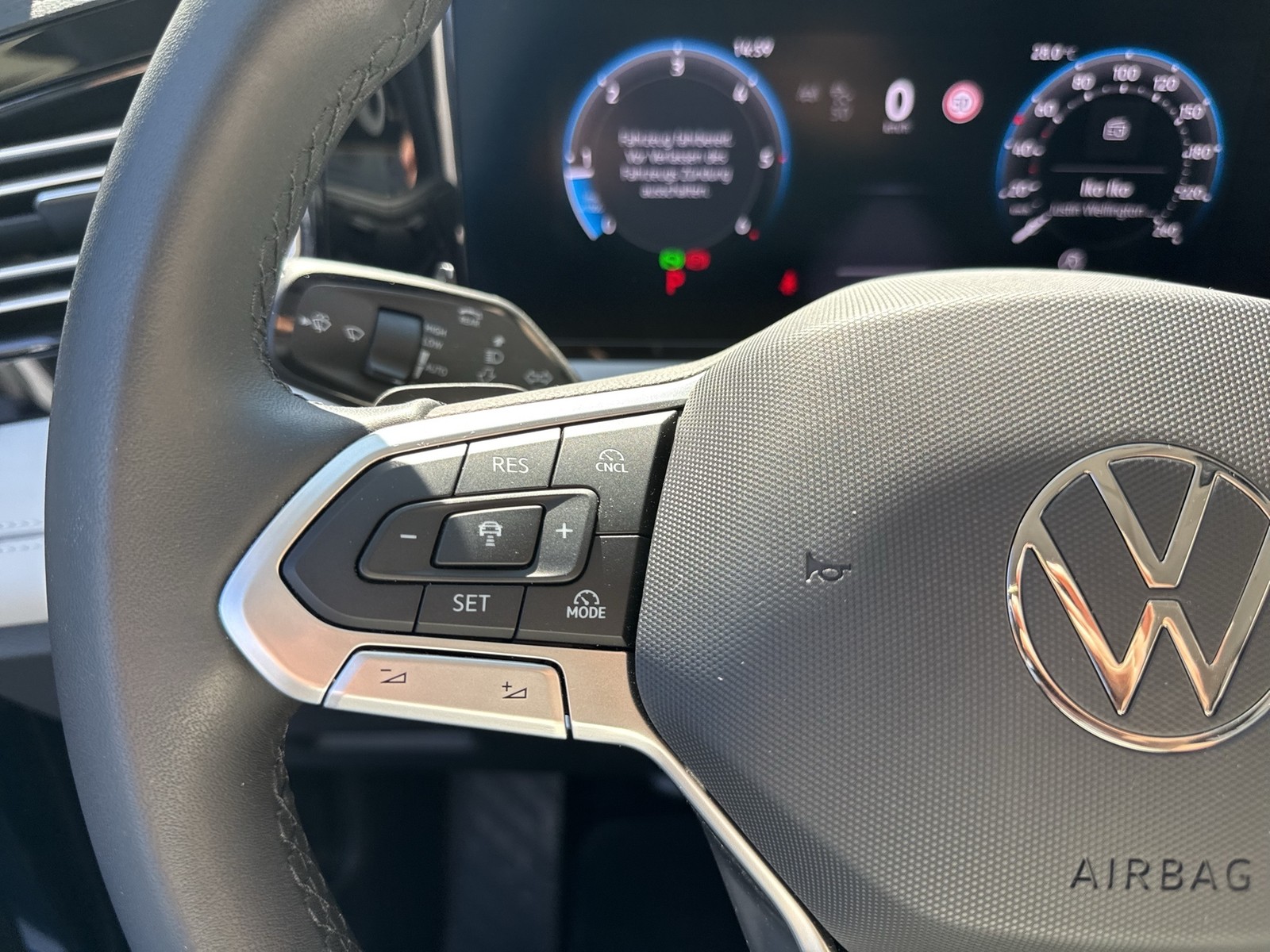 Volkswagen Tiguan 2.0 ELEGANCE STANDHZ. AHK CAM ACC LM18