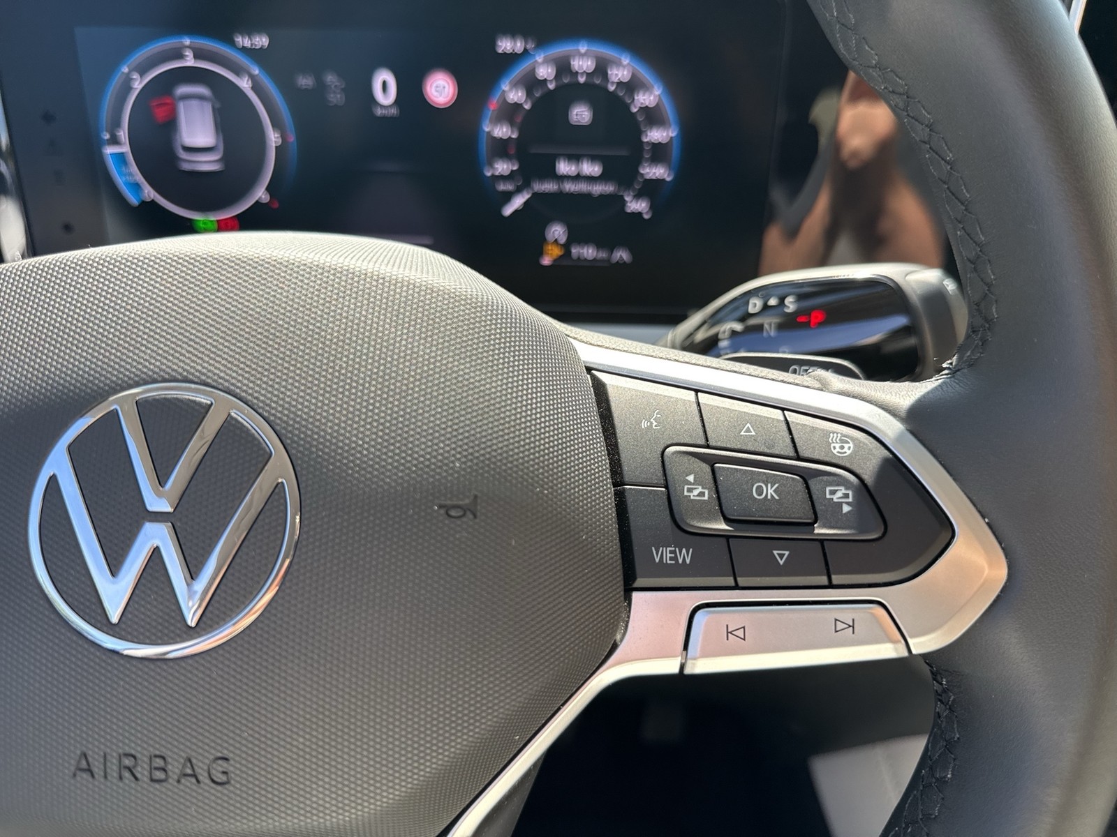 Volkswagen Tiguan 2.0 ELEGANCE STANDHZ. AHK CAM ACC LM18