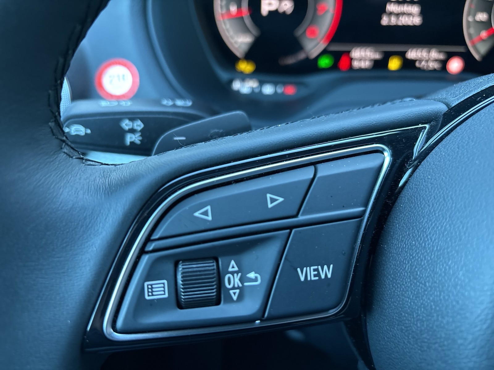 Audi Q2 40 quattro S LINE BLACKPAK PANO SONOS AHK