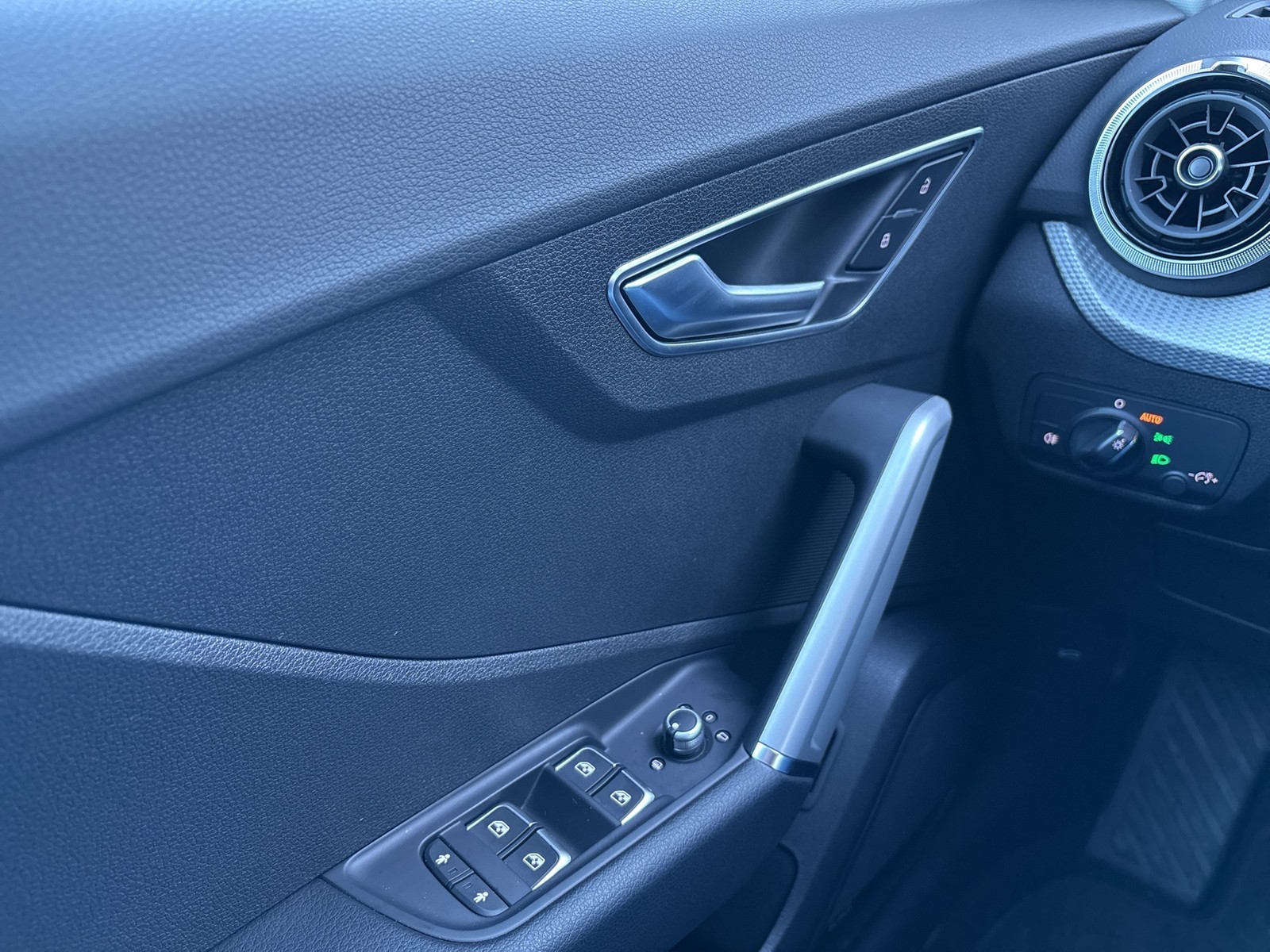 Audi Q2 40 quattro S LINE BLACKPAK PANO SONOS AHK