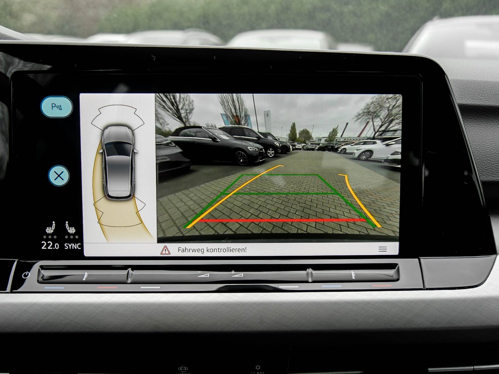 Volkswagen Golf VIII 1.5 eTSI LIFE PANO CAM ALU NAVI SITZHEIZUNG