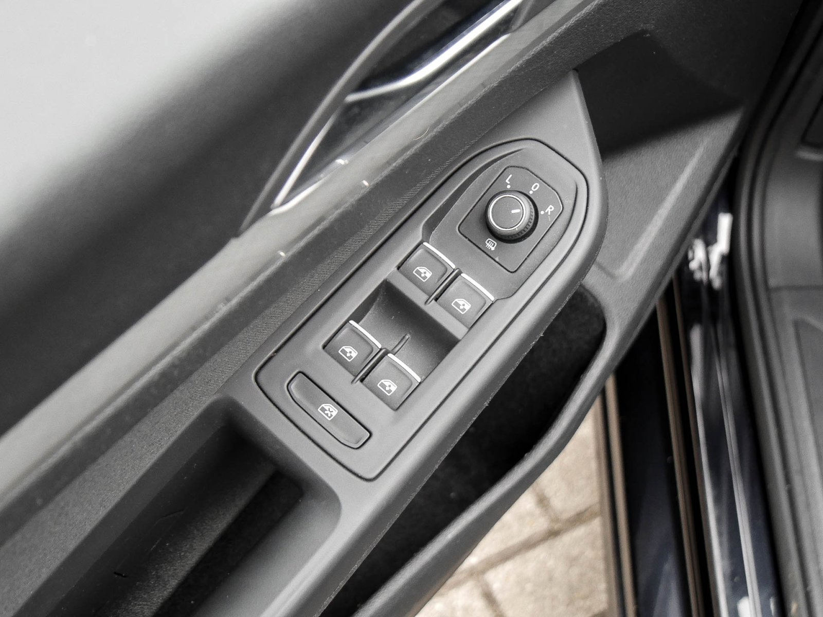 Volkswagen Golf VIII 1.5 eTSI LIFE PANO CAM ALU NAVI SITZHEIZUNG
