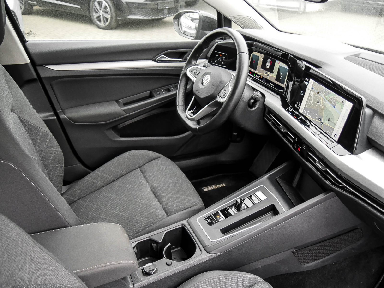 Volkswagen Golf VIII 1.5 eTSI LIFE PANO CAM ALU NAVI SITZHEIZUNG