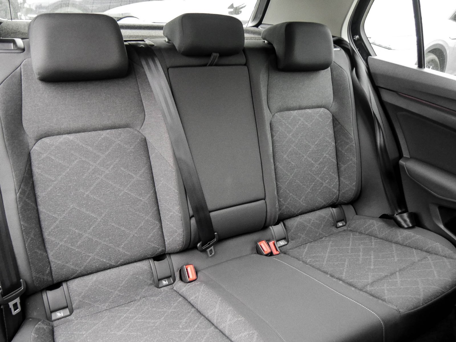 Volkswagen Golf VIII 1.5 eTSI LIFE PANO CAM ALU NAVI SITZHEIZUNG