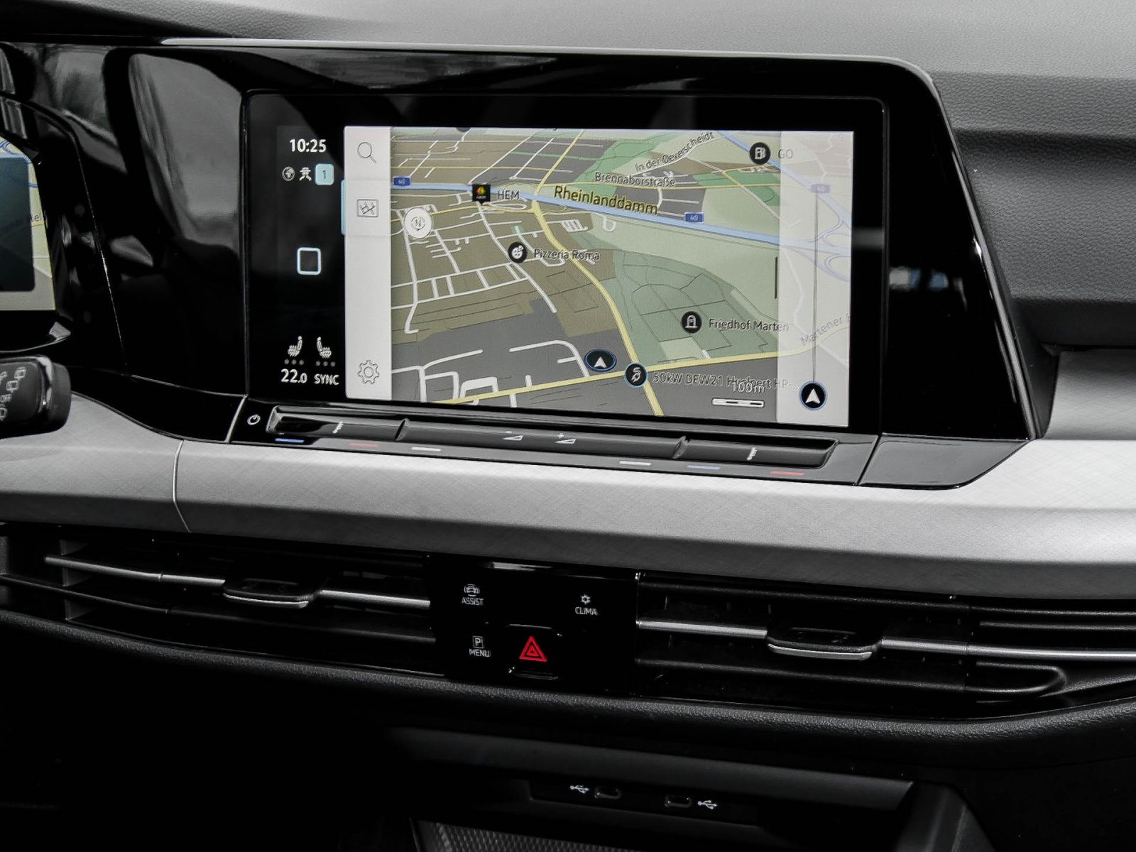 Volkswagen Golf VIII 1.5 eTSI LIFE PANO CAM ALU NAVI SITZHEIZUNG