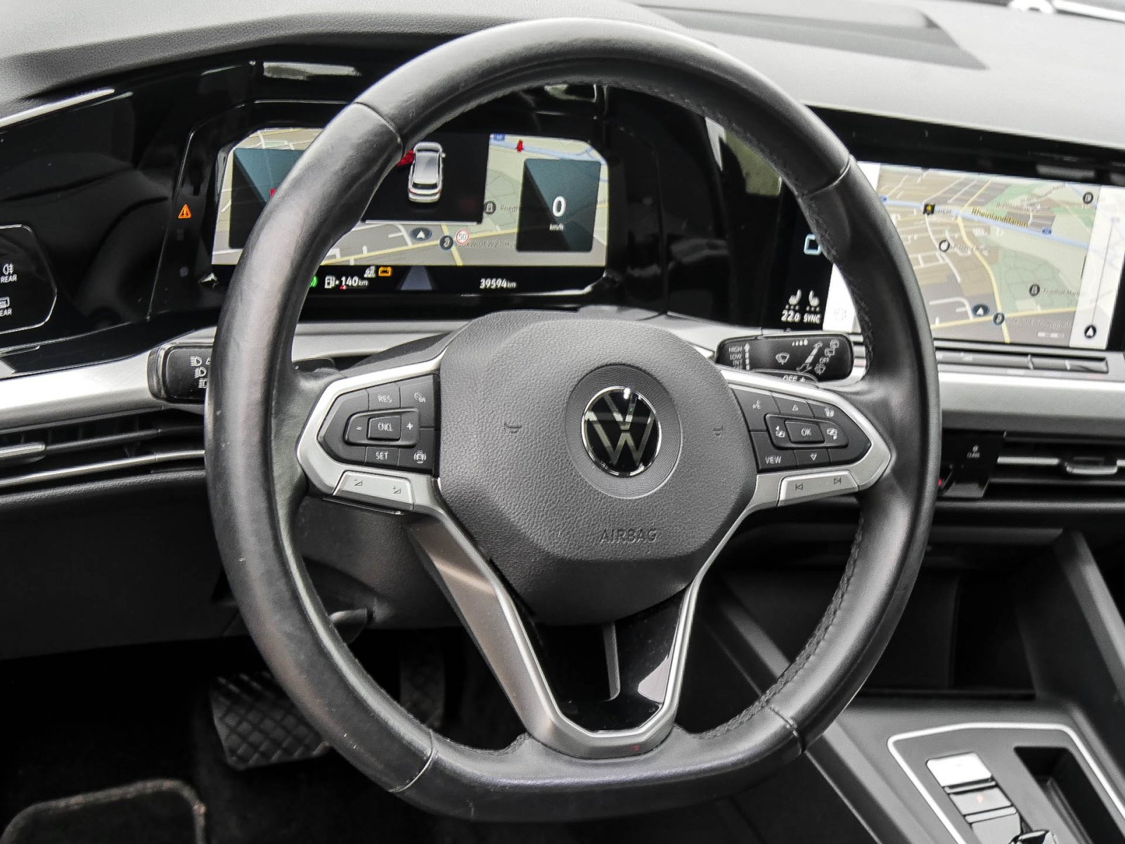 Volkswagen Golf VIII 1.5 eTSI LIFE PANO CAM ALU NAVI SITZHEIZUNG